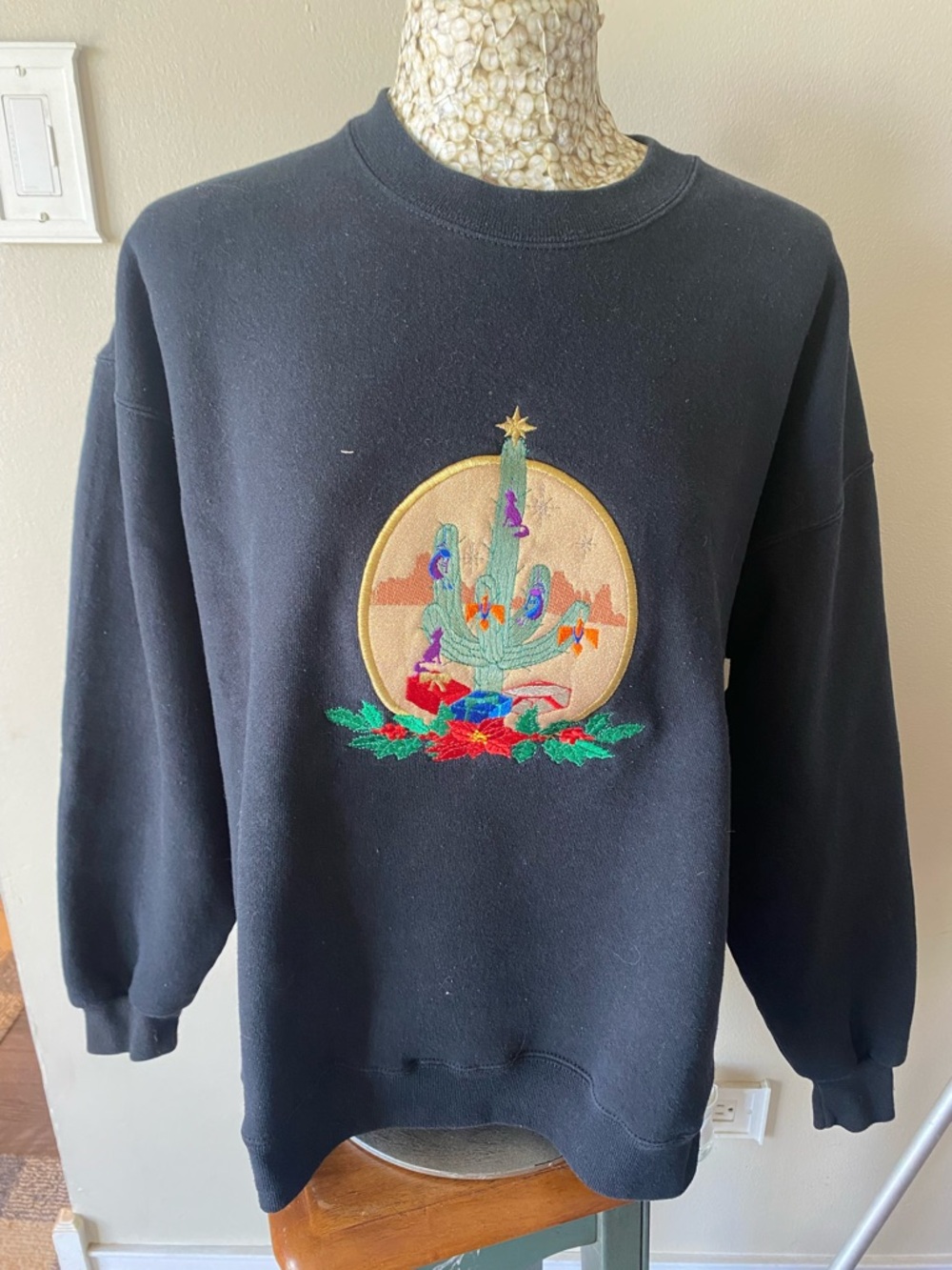 Vintage 90s Black Men’s Embroidered Cactus Christmas Crewneck Sweater